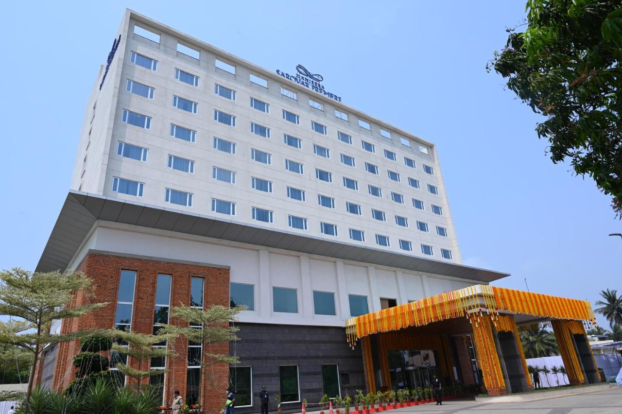 Hotel Manjeera Sarovar Premiere Rājahmundry Exterior foto