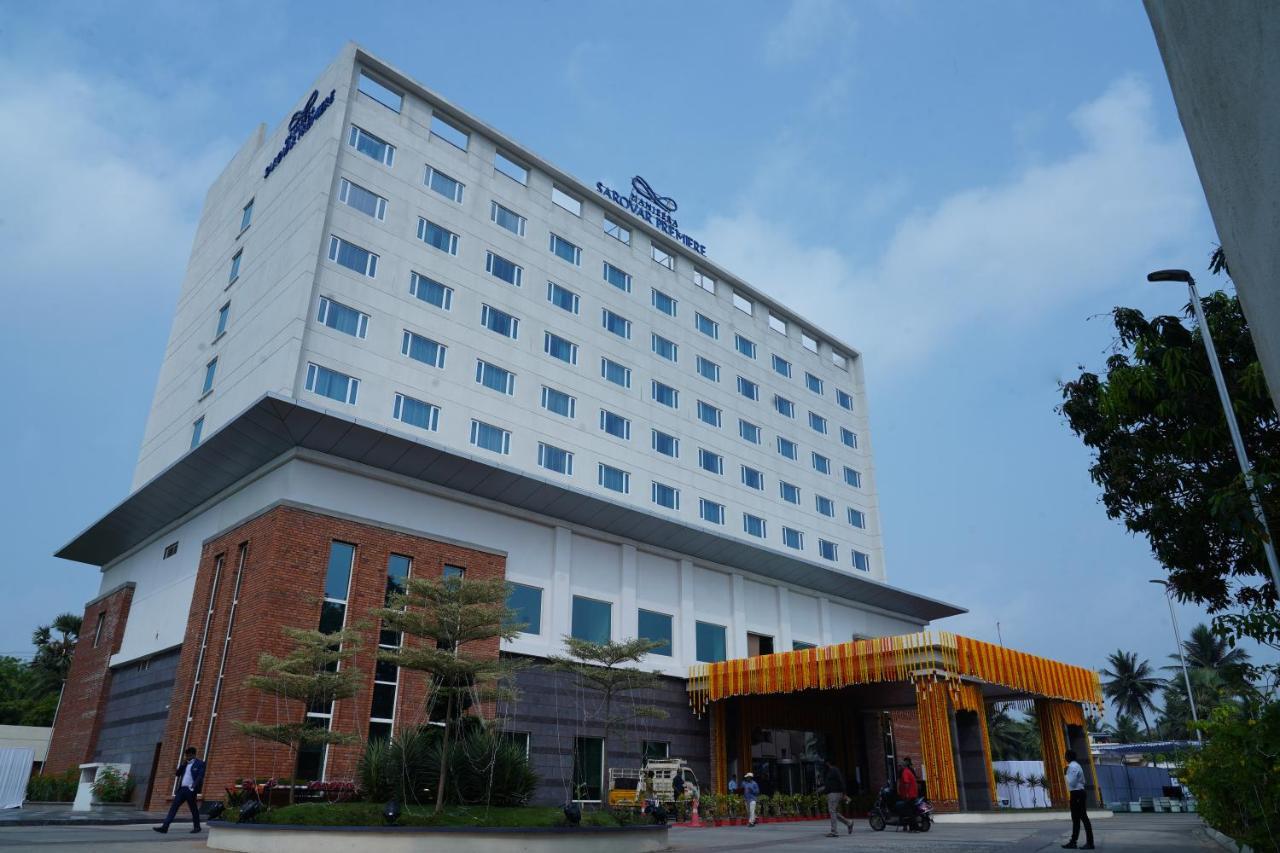 Hotel Manjeera Sarovar Premiere Rājahmundry Exterior foto