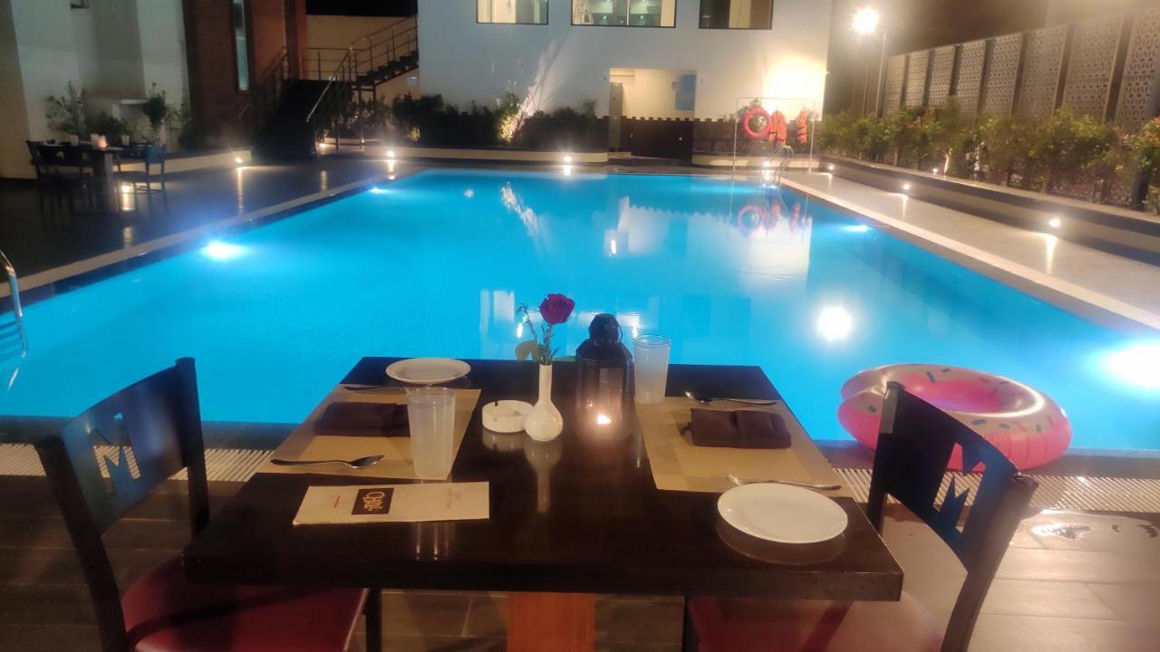 Hotel Manjeera Sarovar Premiere Rājahmundry Exterior foto
